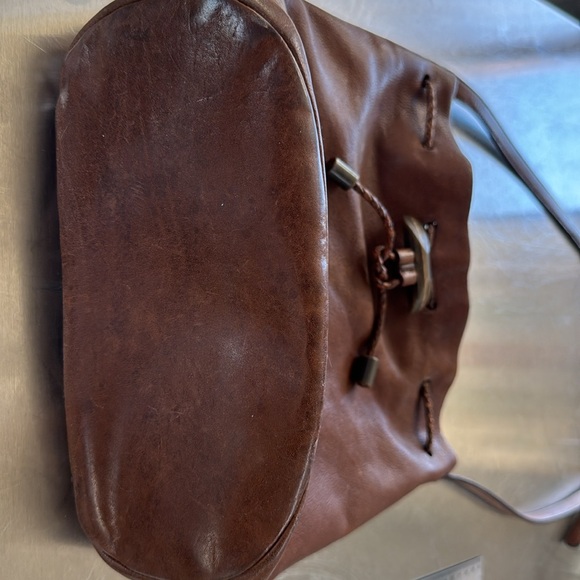 Rissetto Crossbody leather bucket bag. - Picture 5 of 5
